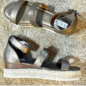 New SUGAR  Metallic Sandals SIZE 8.5